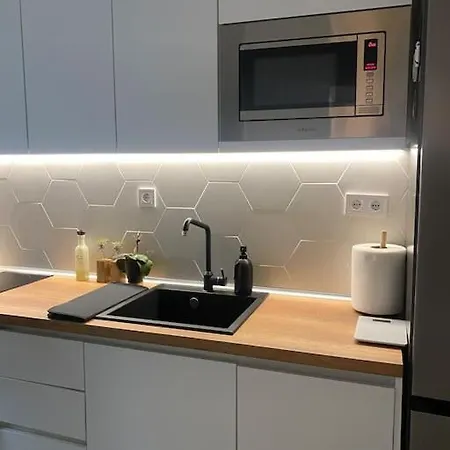 Lejlighed New Luxury Furnished - Beach, Center & Fast Wi-fi