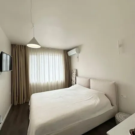 Lejlighed New Luxury Furnished - Beach, Center & Fast Wi-fi
