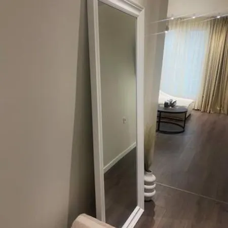 New Luxury Furnished - Beach, Center & Fast Wi-fi * ヴァルナ