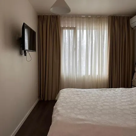 New Luxury Furnished - Beach, Center & Fast Wi-fi * ヴァルナ