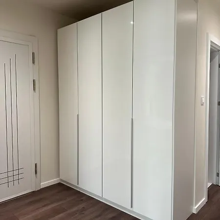 New Luxury Furnished - Beach, Center & Fast Wi-fi