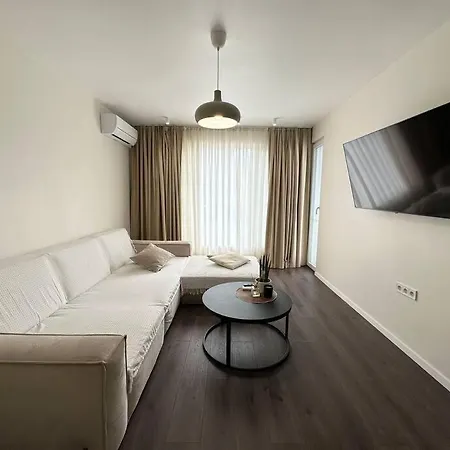 New Luxury Furnished - Beach, Center & Fast Wi-fi * ヴァルナ