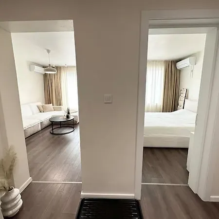 New Luxury Furnished - Beach, Center & Fast Wi-fi Varna