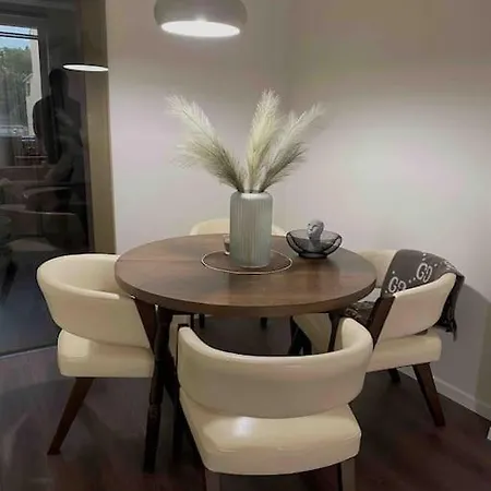 New Luxury Furnished - Beach, Center & Fast Wi-fi