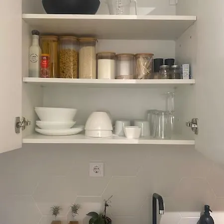 New Luxury Furnished - Beach, Center & Fast Wi-fi *